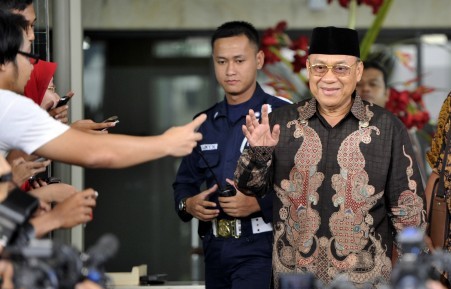 Mahyudin Menabrak Pintu Kaca Setelah Diperiksa KPK
